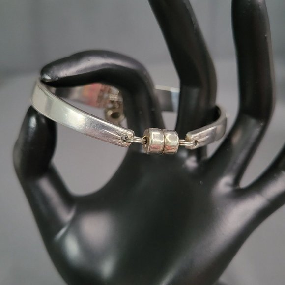 Rogers Signed Silver Tone Utensil Fashion Bracelet Lock Key Charm 5 3/4 in - Picture 2 of 6